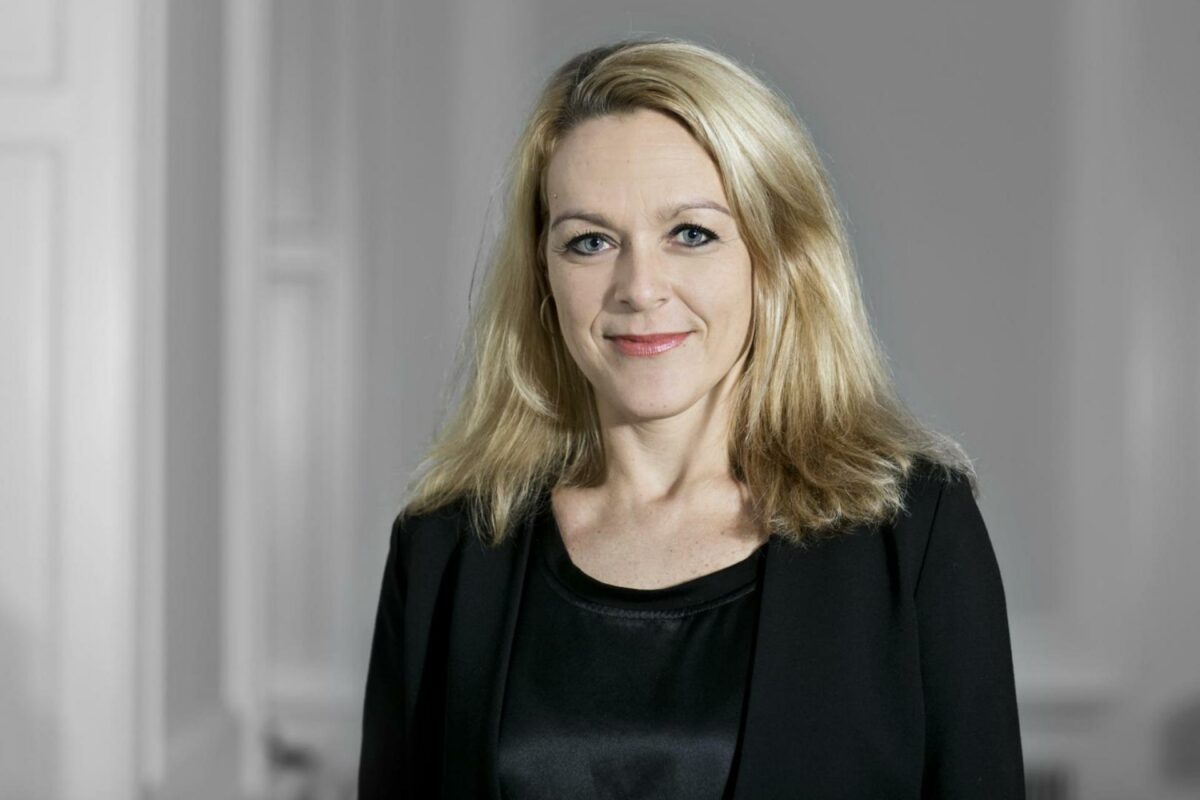 Pernille Knudsen er viceadministrerende direktør i Dansk Arbejdsgiverforening. Pressefoto.