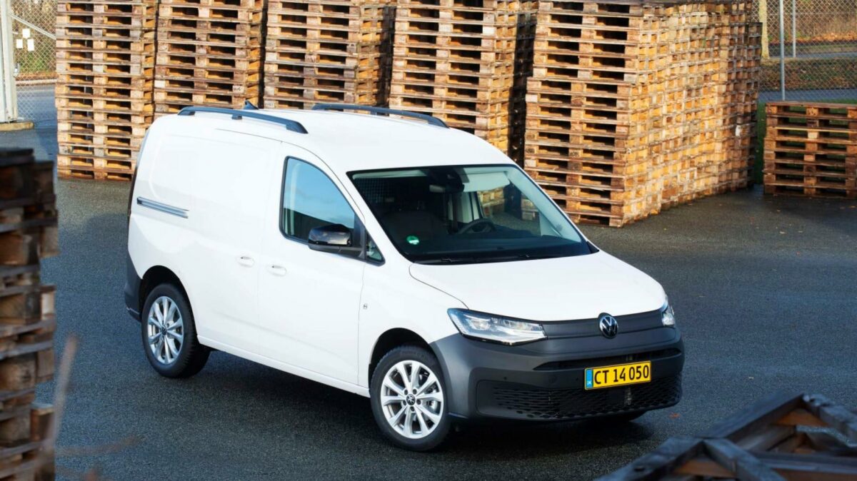 VW Caddy 5 Cargo er på gaden med mere plads i lastrummet og flere muligheder for at øge sikkerheden. Pressefoto.