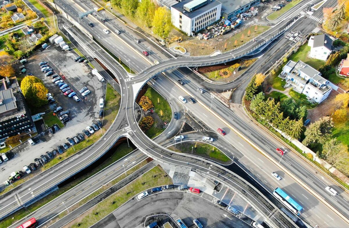 Cykelbro ved Ullevål stadion i Oslo. Pressefoto: EFLA.