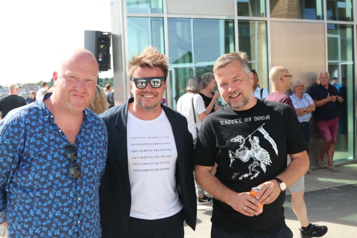 Michael Mortensen (til højre) her fotograferet sammen med Bjarke Ingels og Rune Kilden i forbindelse med indvielsen af AARhus-byggeriet på Aarhus Ø i sommeren 2019. Arkivfoto: Torben Jastram.