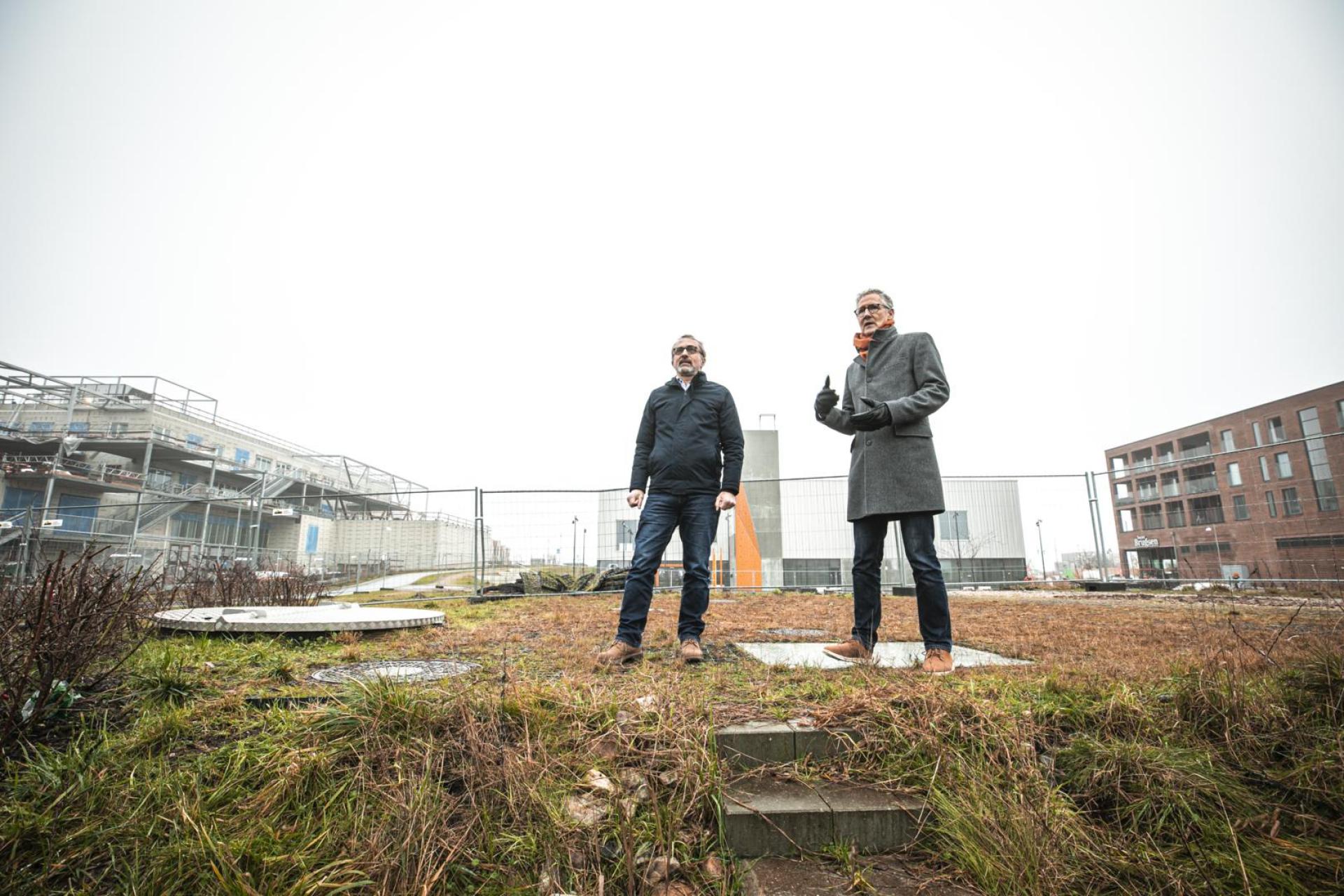 Borgmester Michael Ziegler og projektdirektør Ole Møller på byggepladsen. Foto: Ulrik M. Eriksen.