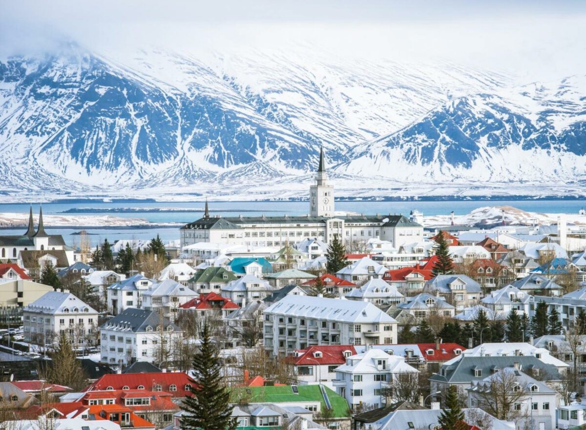I Reykjavik, Island, har Moe godt gang i aktiviteterne. Pressefoto.