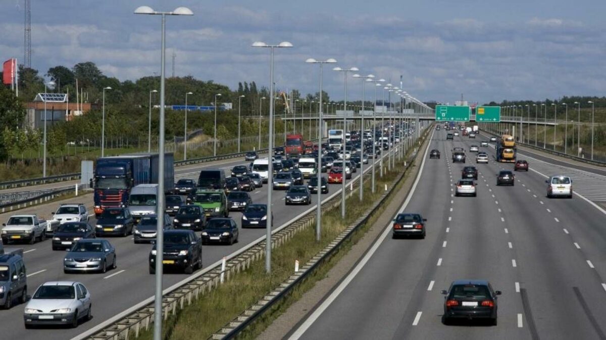 Vejtrafikken udbygges markant på en række trafikknudepunkter - men der investeres også massivt i den kollektive trafik.