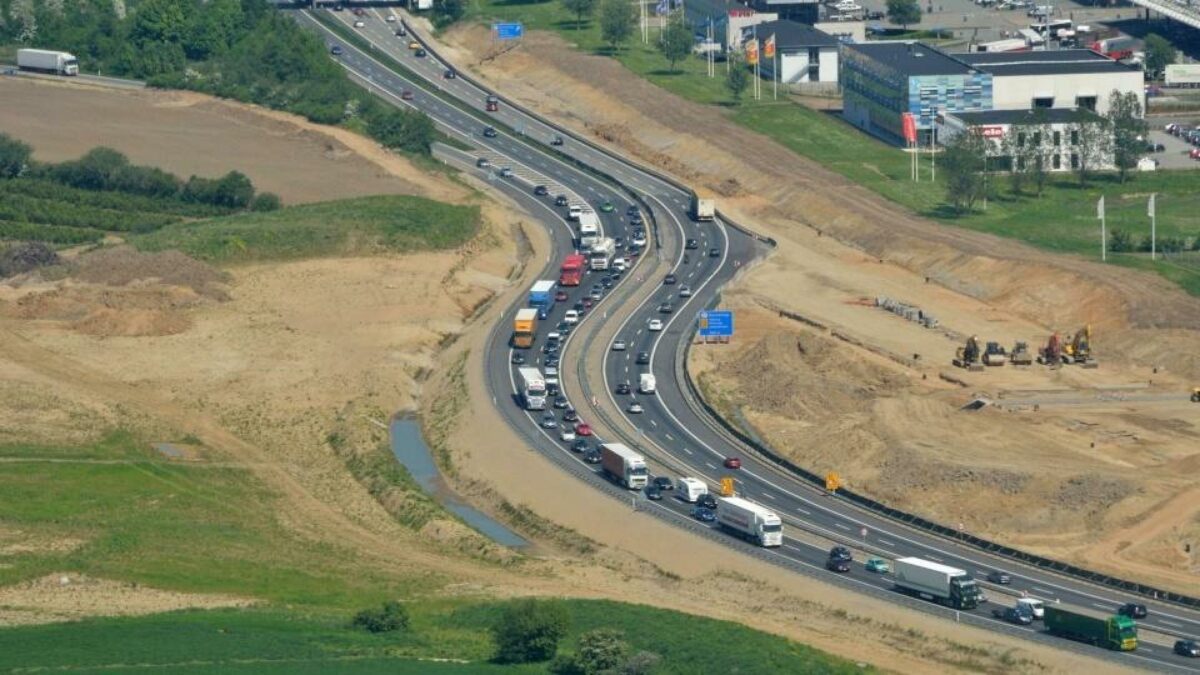 En plan for udvidelse og vedligehold af vejnettet, og især motorvejene, har længe været savnet. Foto: Colourbox.