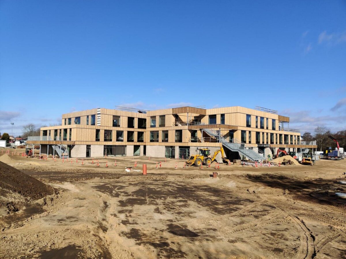 Der er godt gang i vestdanske skolebyggerier. Her er det Brande Skole-Artium. Foto: NCC.