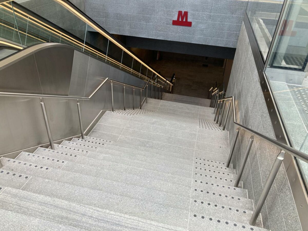 Man bør værdsætte, når man bevæger sig nedad mod metroen under Østerport Station, at trappen har taget sin tid at få på plads. Foto: Züblin.