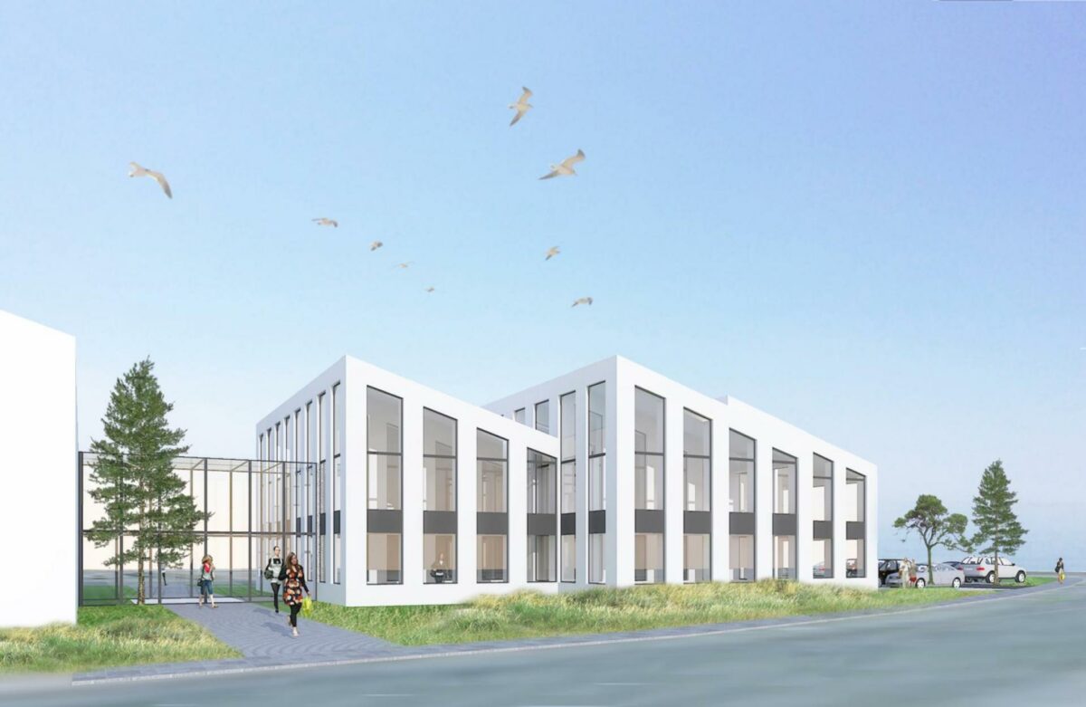 Sådan tænker arkitekten sig, at tilbygningen til Hvide Sandes gamle rådhuse kommer til at tage sig ud. Se det oprindelige byggeri længere nede i artiklen. Illustration: BayArch.