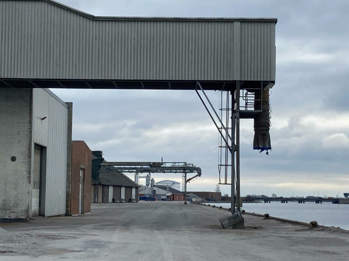 Havnen i Nykøbing Falster skal over de næste 10-15 år udvikles fra erhvervshavn til en attraktiv ny bydel med promenade, ophold og leg, samt kulturinstitutioner, hotel, café og boliger. Foto: Guldborgsund Kommune.