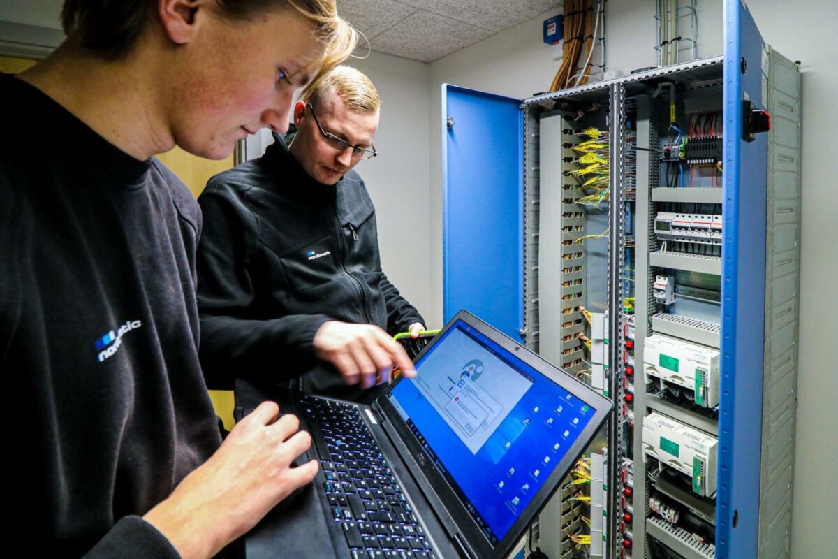 Ifølge den første bæredygtighedsrapport er CO2-udledningen faldende, men der er stadig et stykke vej til målet. Foto: Nordomatic.