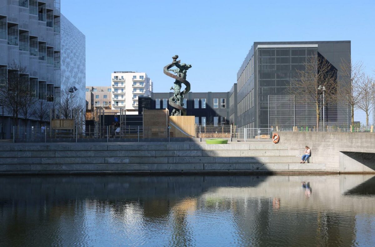 Ny modulbygget skole i Ørestad lever op til de skrappeste miljøkrav. Foto: Ajos