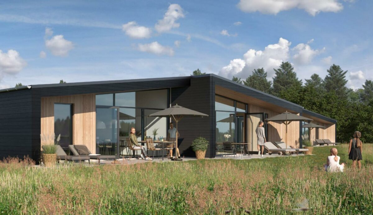 Projektet for Landal Greenparks består af 75 feriehuse i naturskønne omgivelser tæt placering på sø og hav, samt ikke mindst feriecentret og alle de tilhørende aktivitetsmuligheder. Visualisering: JCN Bolig.