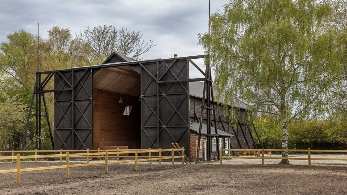 Den restaurerede ballonhangar på Amager er blandt de få tilbageværende i Europa. Foto: Lars Gundersen