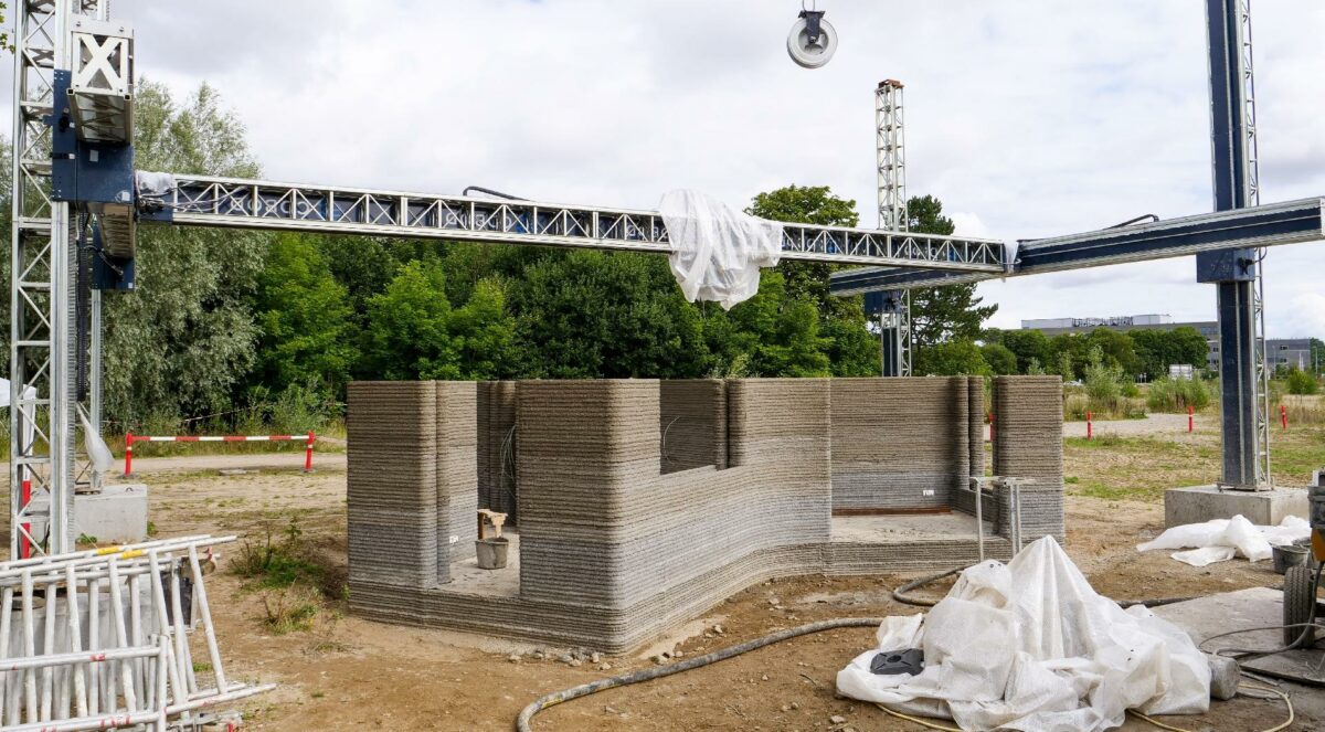 3DCP ApS og partnere er i gang med at 3D-printe et hus på slagterigrunden i Holstebro, som et godt eksempel på et af fremtidens bæredygtige byggerier. Pressefoto.