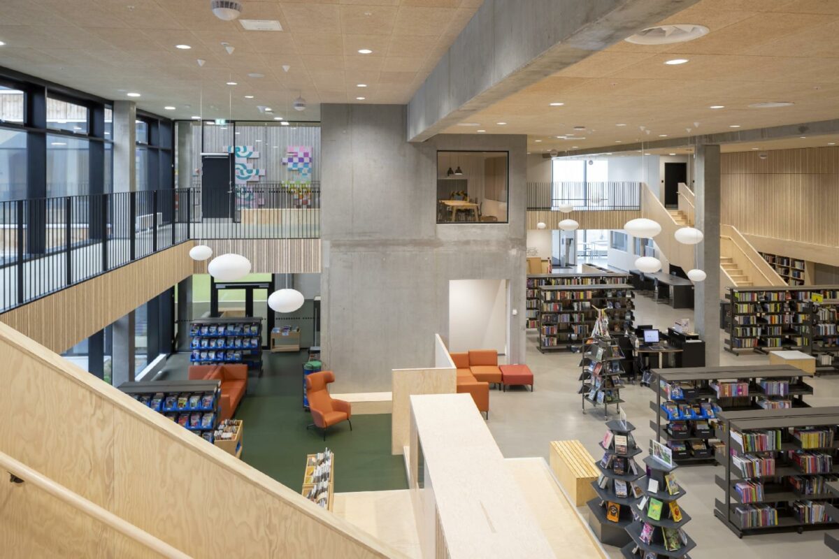 Skole, politistation og her et folkebibliotek - Artium er det nye mødested for Brandes borgere. Foto: Anette Roien.