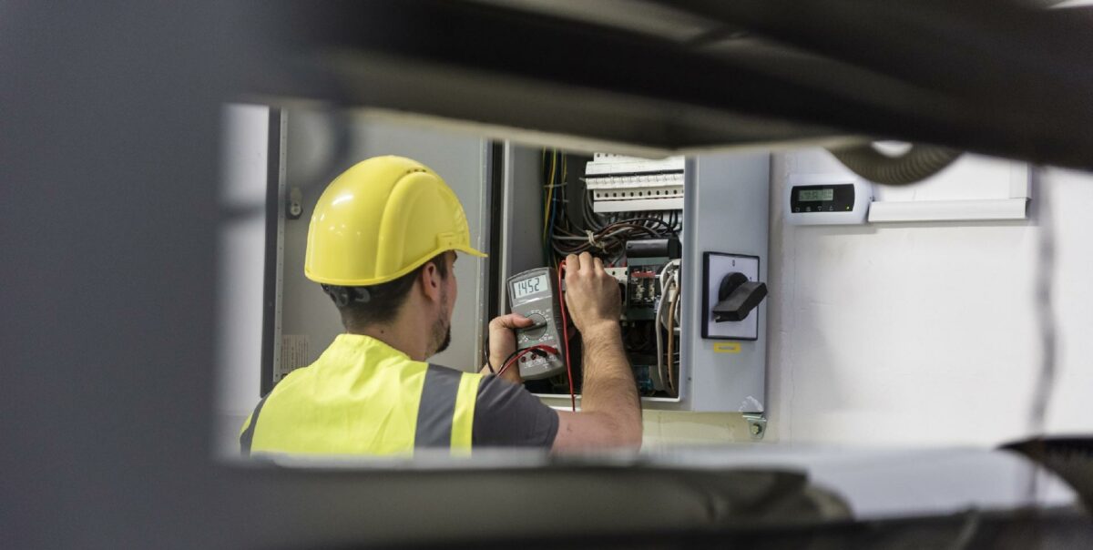 Mange boligejere ved ikke, hvilket el-arbejde, de ikke må udføre. Foto: GettyImages.