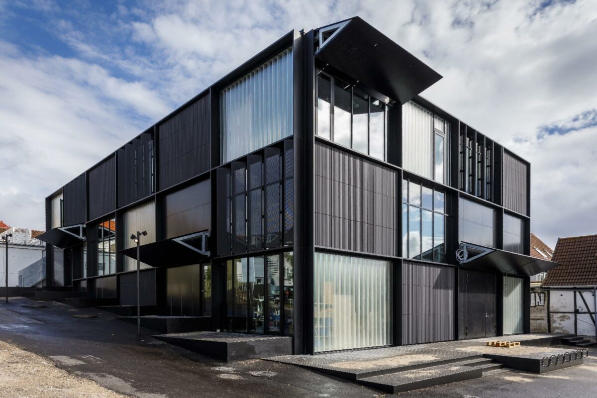 Odsherred Teater er indrettet i den gamle Irmaforretning midt på gågaden i Nykøbing Sj. Foto: Lars Wahl/Odsherred Teater.