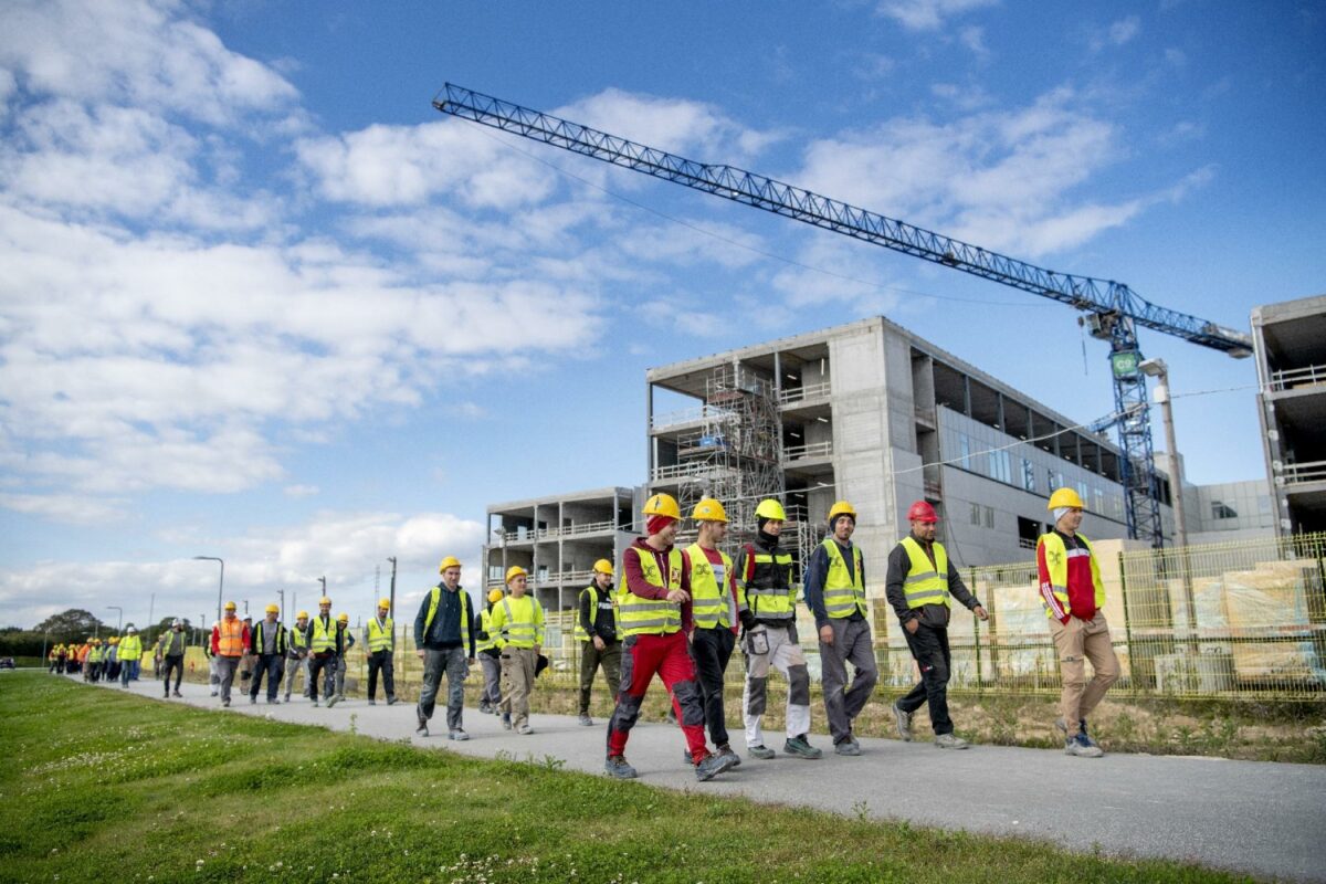 Cirka 650 håndværkere arbejder på byggepladsen i øjeblikket. Alle var inviteret til rejsegilde. Foto: Maria Tuxen.