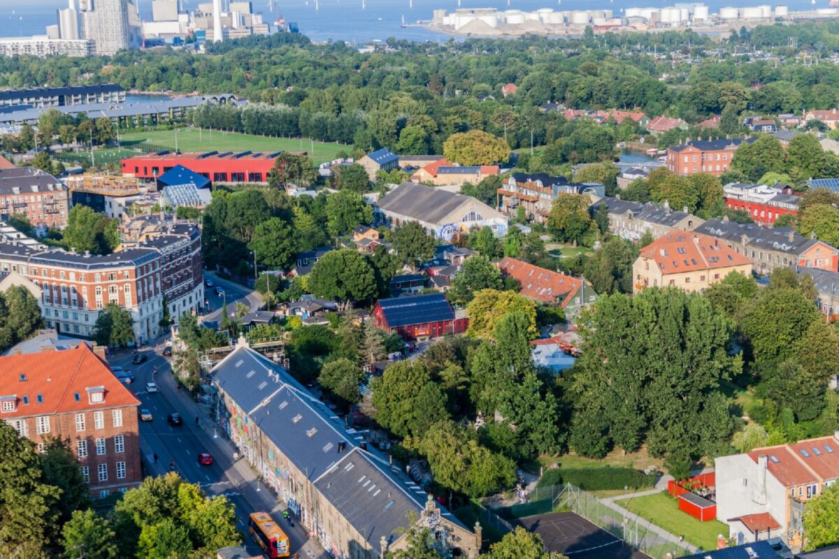 Bolig- og Planstyrelsen har mange forskellige opgaver, der har betydning for et sammenhægende Danmark - samt varetage statens interesser og aftaler på Christiania. Foto: Gettyimages.