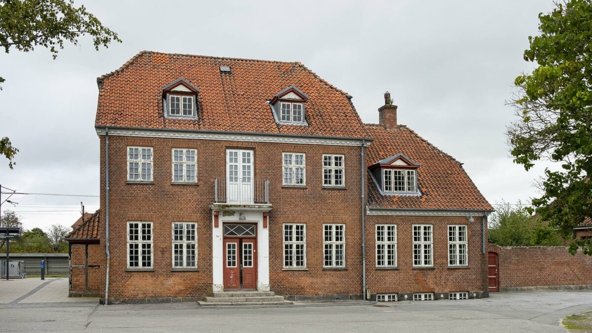 Den over 100 år gamle Gelsted Station ligger på jernbanestrækningen mellem Odense og Middelfart. Foto: Kurt Rodahl Hoppe / Realdania By & Byg.