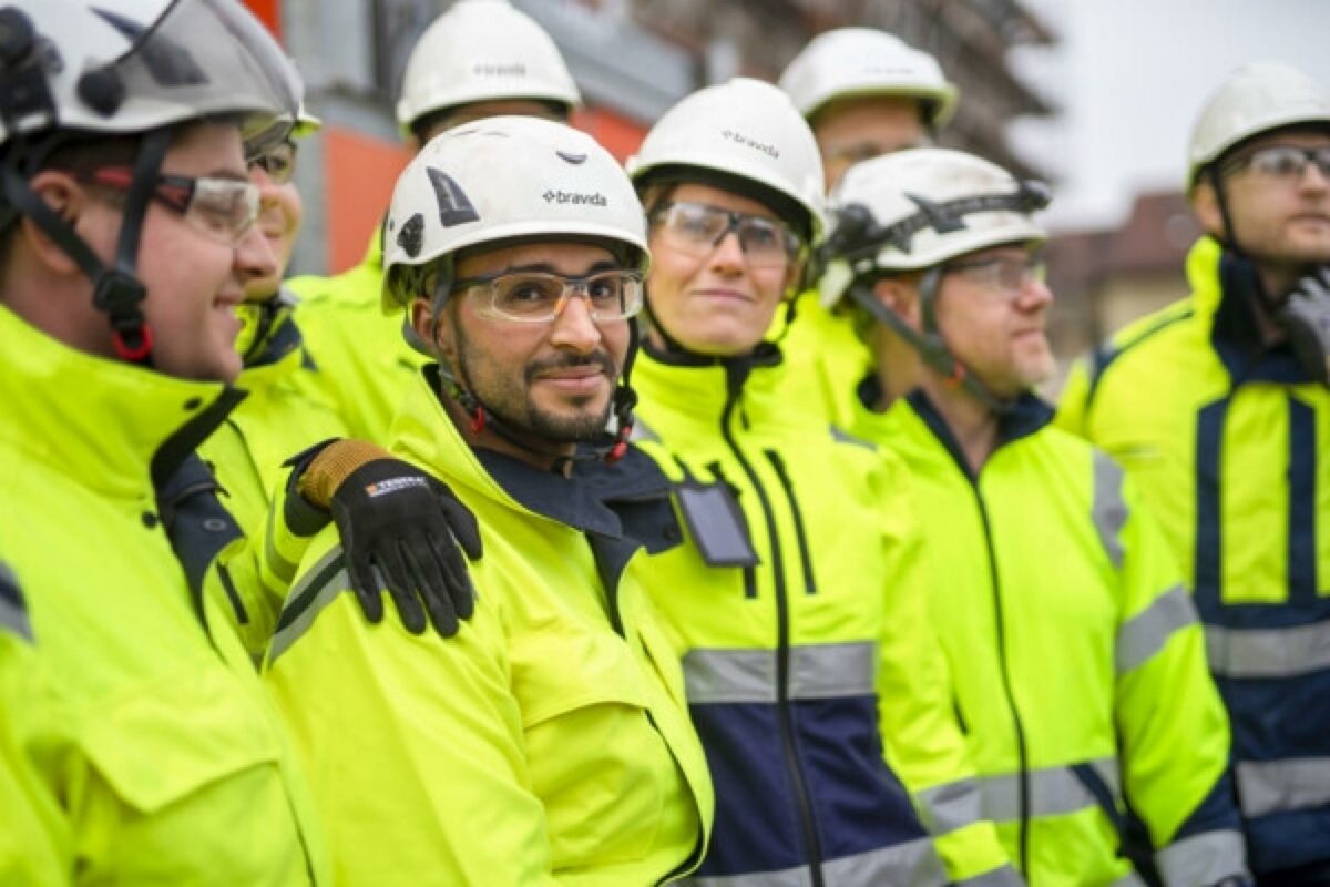 Bravida er 12.000 medarbejdere, heraf 2.400 i Danmark, i over 180 byer i Danmark, Sverige, Norge og Finland.