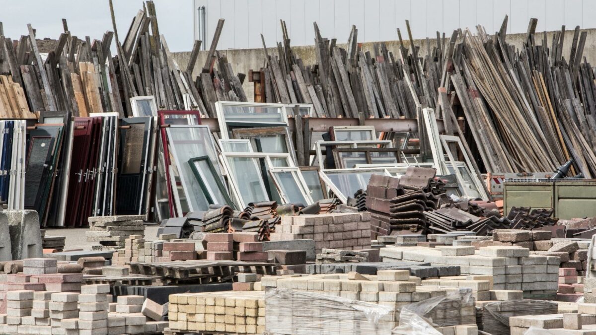 Cirkulært byggeri, hvor materialer, hele komponenter eller hele bygningsdele genanvendes, spiller en central rolle i omstillingen til en mere bæredygtig anvendelse af naturens ressourcer.