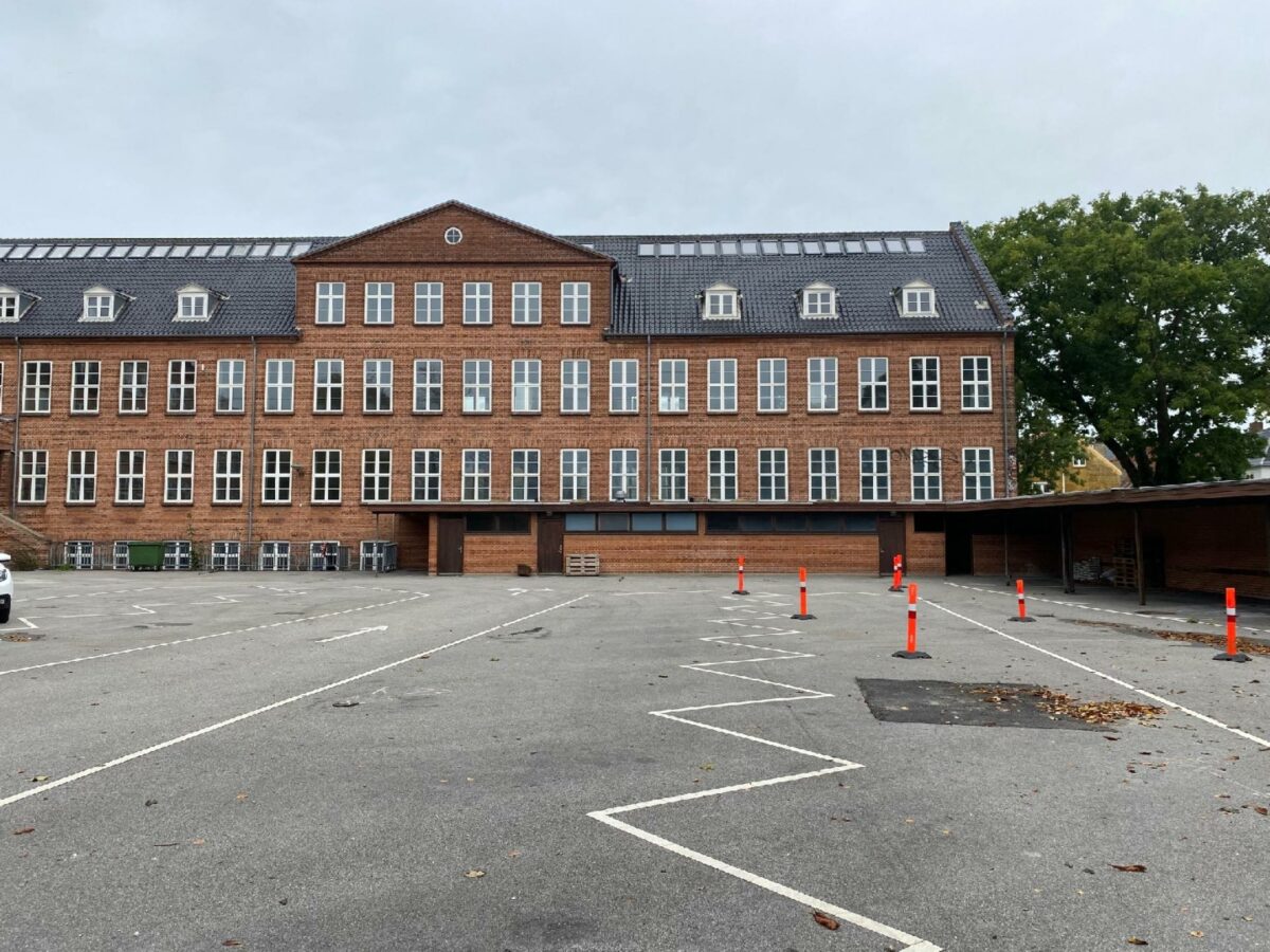 Den gamle Gråbrødre Skole i Roskilde skal nu omdannes til 34 centralt beliggende boliger. Pressefoto.