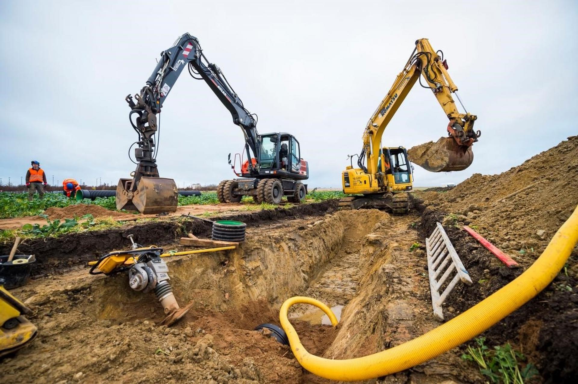 Det indledende arbejde til tunnel-forbindelsen over Femern Bælt er nu endelig kommet godt i gang i Puttgarden. Foto: Olaf Malzahn/Femern A/S