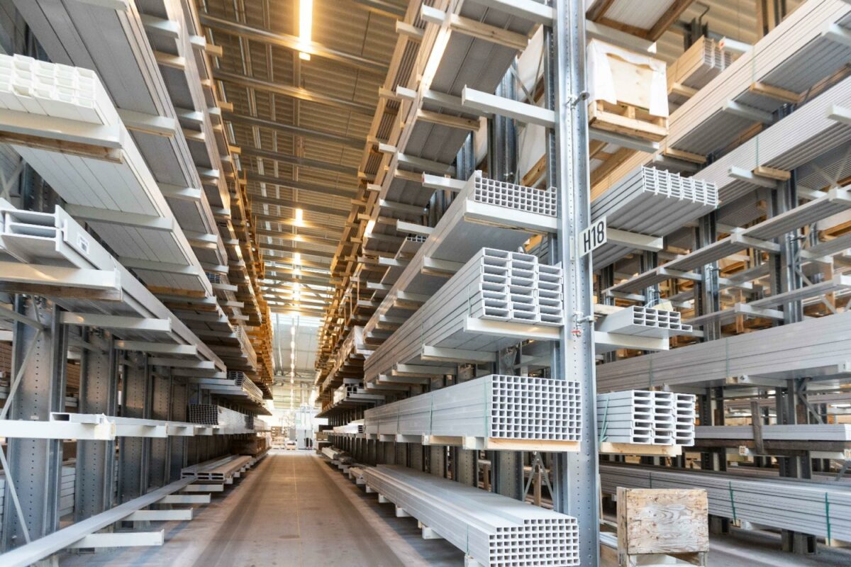 Mens hovedkontoret tager sig af salg og marketing, er Fiberline Building Profiles ved at opbygge en produktion i Polen, hvor man forventer at have 75 ansatte i 2022.