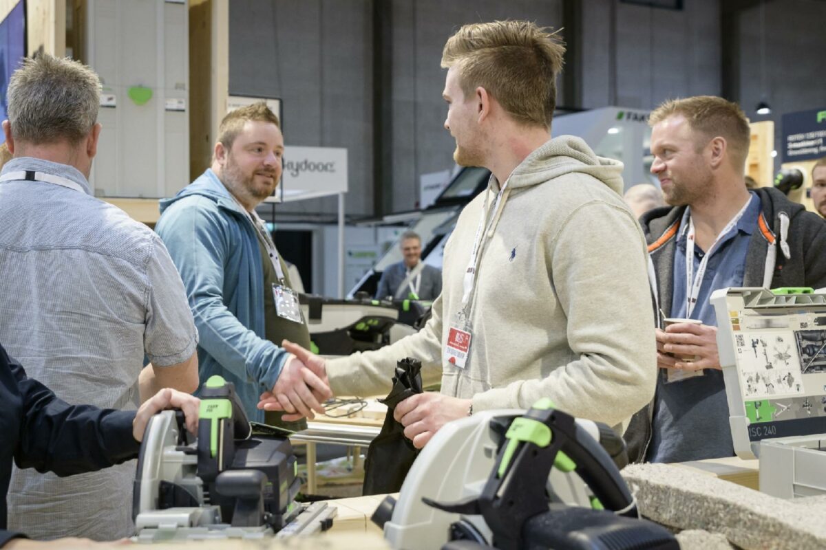 Situationen i dag er en anden end i 2018, hvor håndtryk var normalt. Foto: Danske Byggecentre.