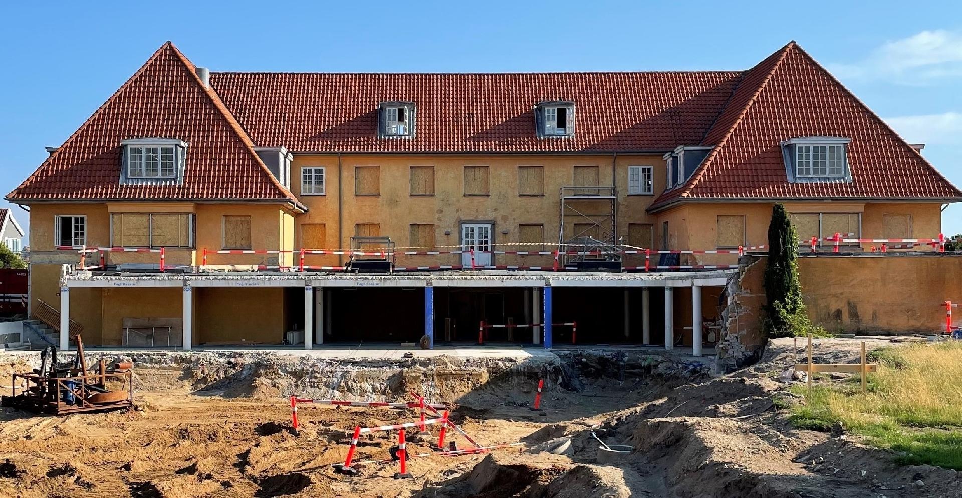 Der skal en respektfuld renovering til for at omdanne Gillelejes gamle rådhus til et moderne spahotel med restaurant og ferieboliger. Sø- og Havbadet forventes at åbne i slutningen af året.