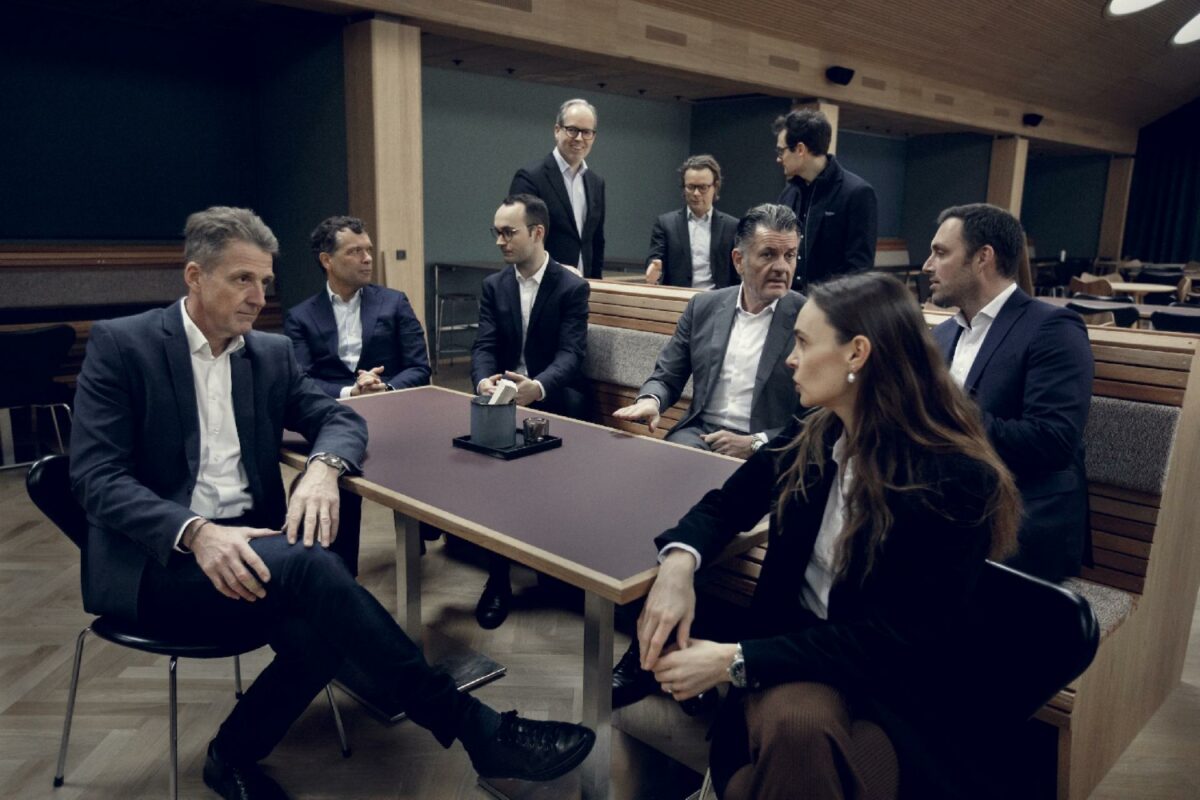 Thylanders nye partnerkreds (Fra venstre): Lars Bigom, Jørgen Rugholm, Jarl Greve, Kristian Krogh, Mikkel Rosendahl, Lars Thylander, Frederik Wiidau, Maj Louise Blach og Henrik Køhn.  Photo PressConnect.