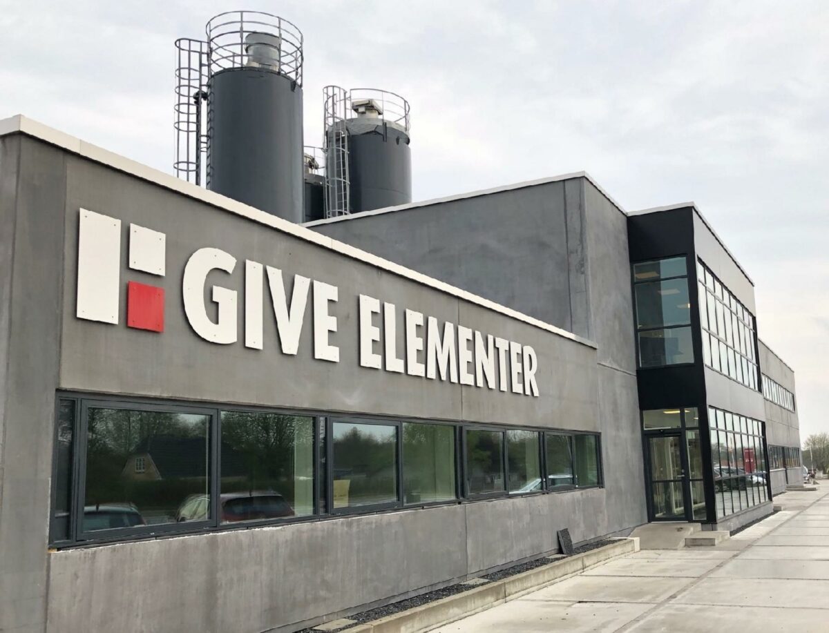 Fra sommeren 2022 hedder Give Elementers CEO Karsten Rewitz. Frem til tiltrædelsen bliver salgschef Poul Henning Jensen konstitueret CEO, mens Alexander Martensen-Larsen vil fungere som arbejdende bestyrelsesformand.