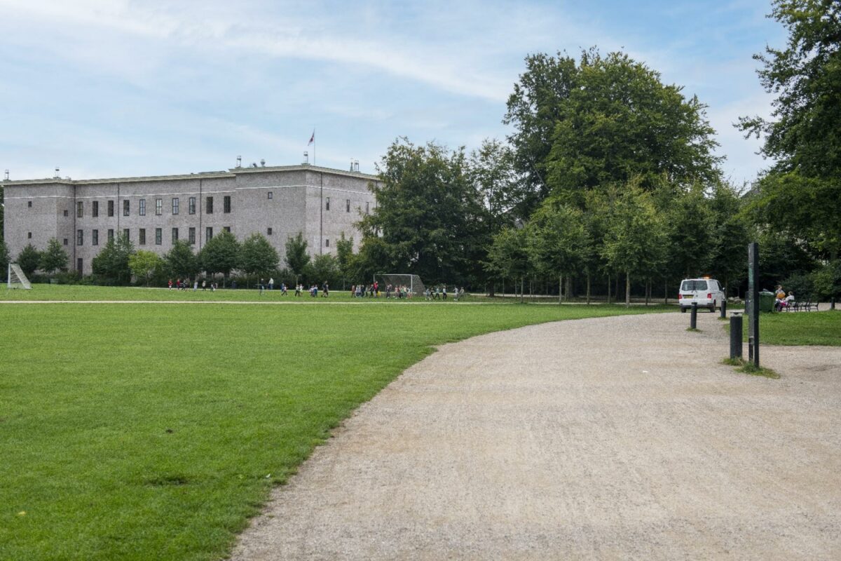 Fælledparken, der er Københavns mest besøgte park, skal med bl.a. planlagt transport af regnvand og forsinkelsestiltag være med til at sikre hovedstaden ved skybrud. Foto: Troels Heien/Københavns Kommune