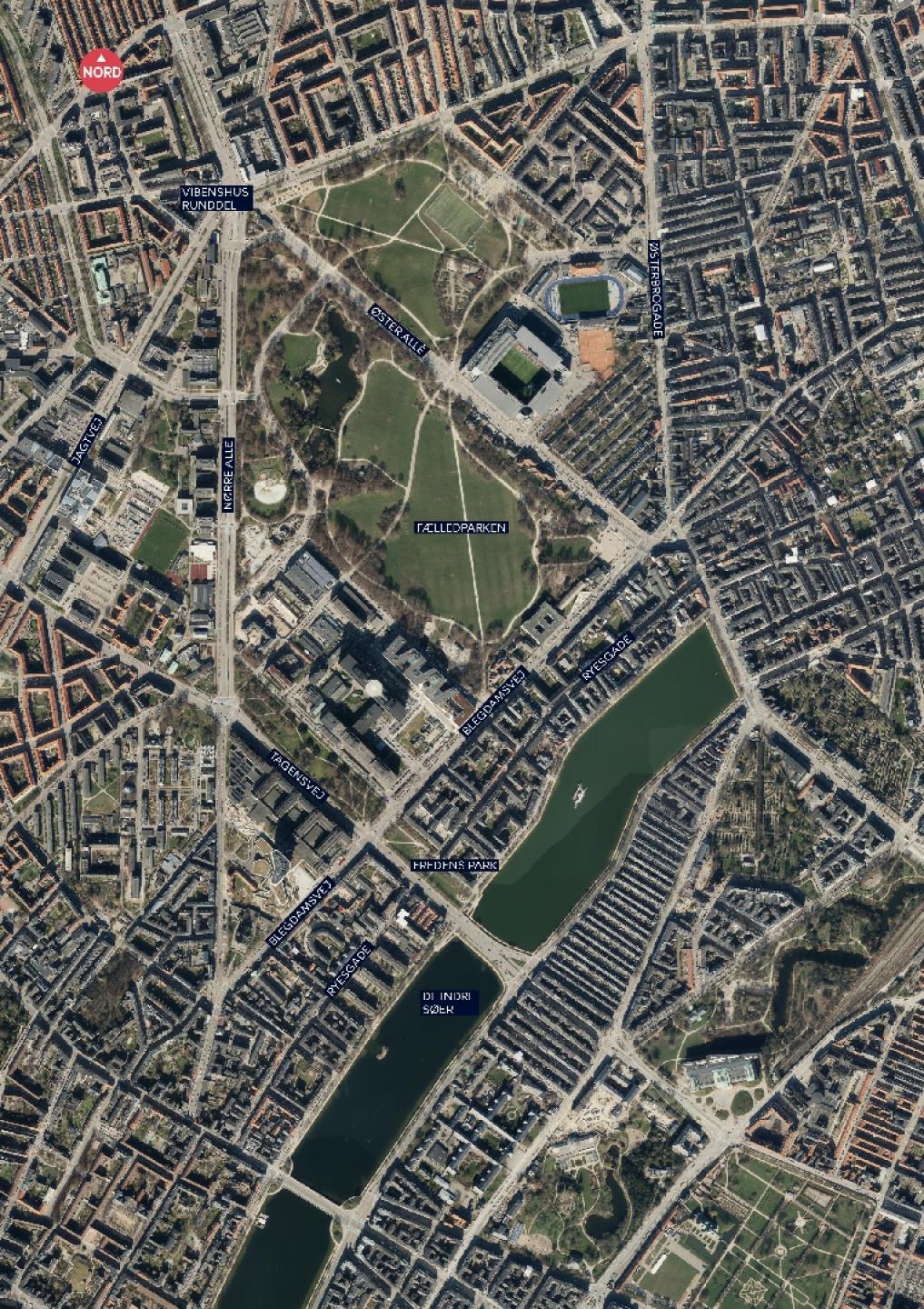 De store grønne områder i Fælledparken skal bl.a. indrettes med tekniske skybrudsløsninger og grønne overfladeløsninger, så vandet ikke oversvømmer de københavnske gader og bygninger. Illustration: Københavns Kommune. og Kortforsyningen