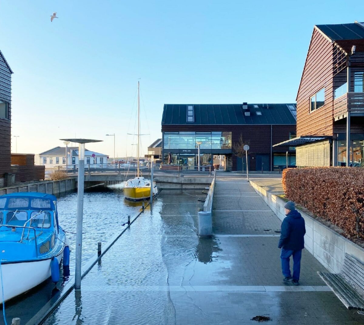 Der er jævnligt behov for de langskaftede gummistøvler i Faaborg - senest i januar i år, hvor stormen Malik pressede vand ind mod kysten og i følge Stormrådet skabte stormflod på strækningen mellem Kerteminde Havn og Faaborg Havn. Foto: Schønherr