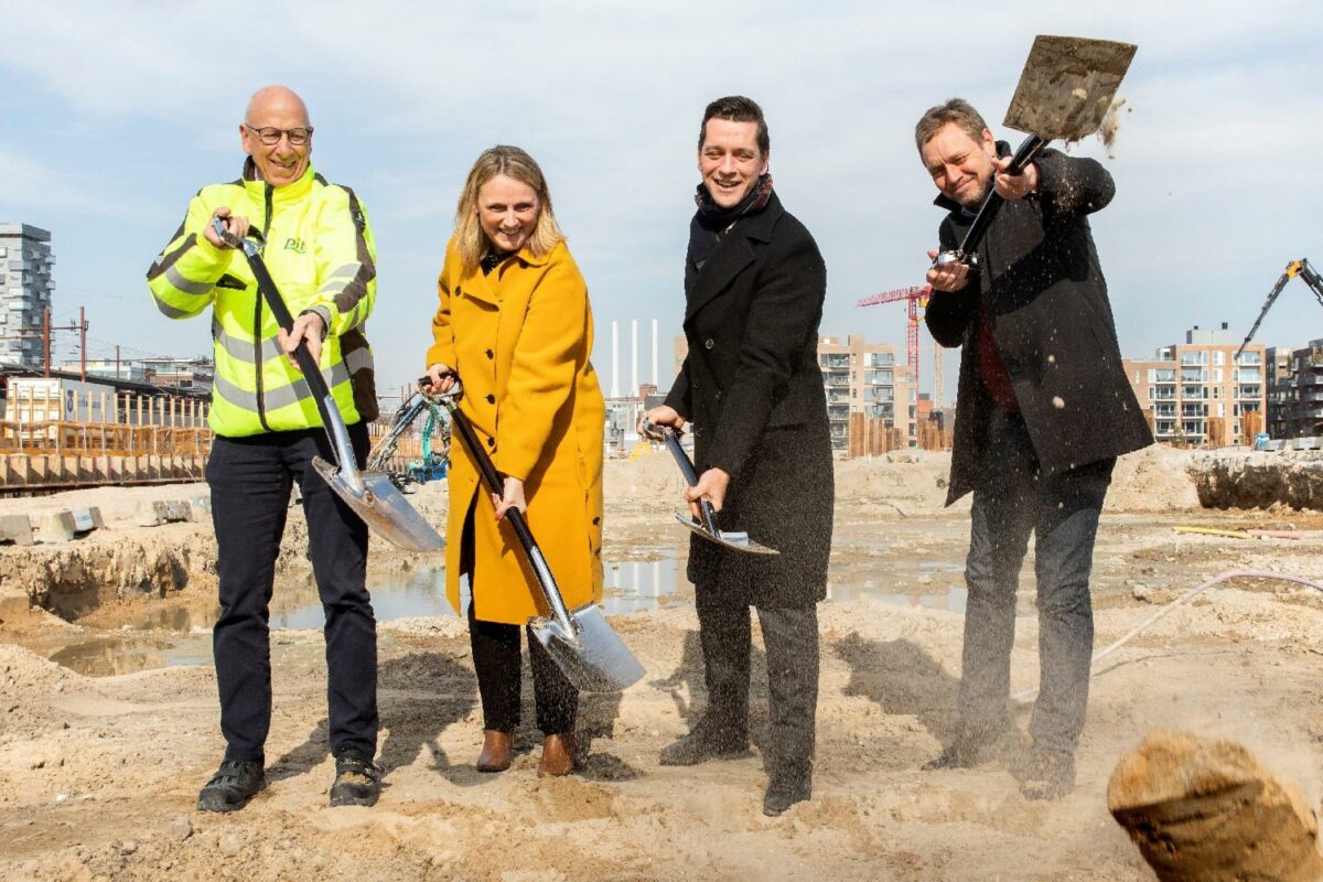 Fra venstre: Adm. direktør i Pihl & Søn, Halldór Ragnarsson, adm. direktør By & Havn, Anne Skovbro, Indenrigs- og boligminister, Kaare Dybvad Bek, og AP Ejendommes adm. direktør, Peter Olsson. Foto: By & Havn.