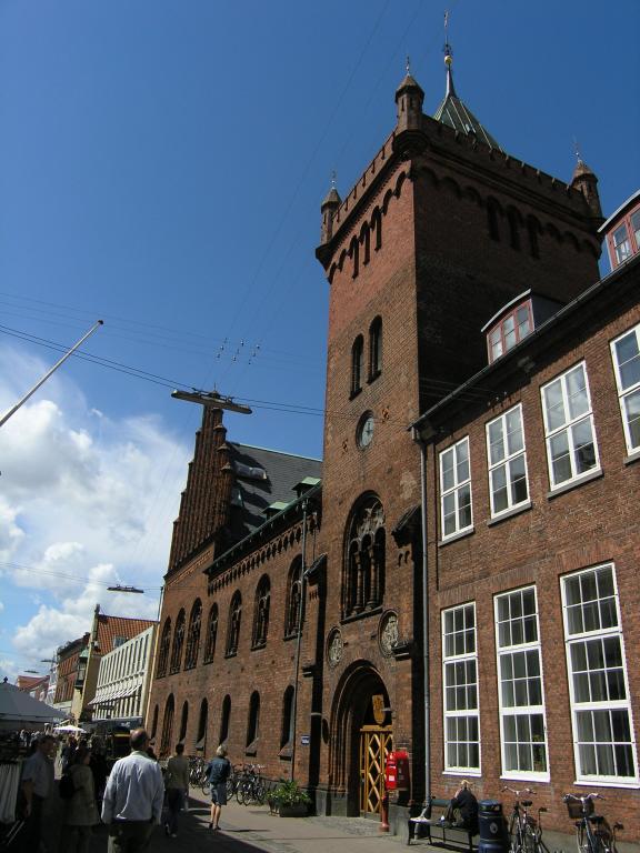 Facaden på det historiske rådhus på Stengade i Helsingør trænger til en kærlig hånd. Foto: Helsingør Kommune.