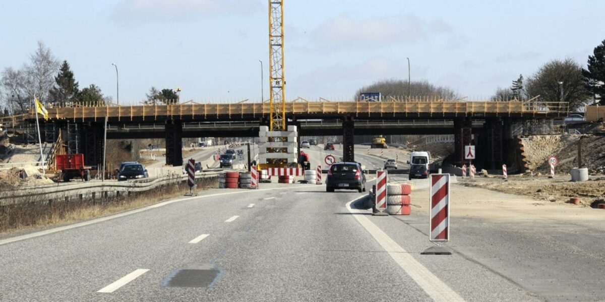 En ny rapport fra Cowi peger på, at der gennem de kommende år vil opstå mangel på erfarne ingeniører inden for infrastruktur-området. Foto: Colourbox.