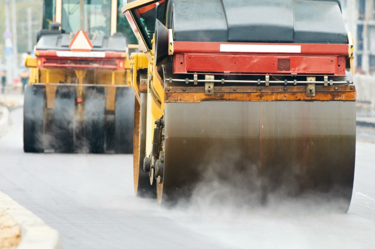 Der vil være en god samfundsøkonomi i en udbygning af motortrafikvejen ved Hillerød til motorvej, konkluderer transportminister Magnus Heunicke. Foto: Colourbox.