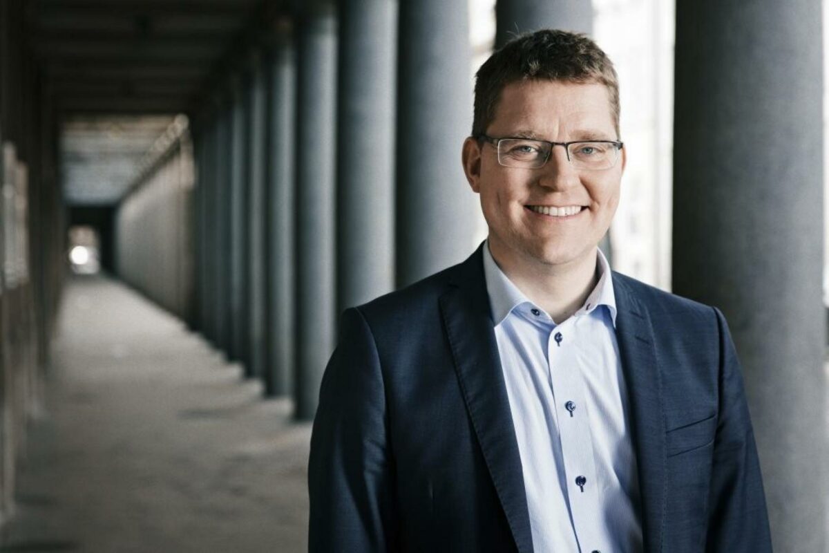 Ifølge klima-, energi- og bygningsminister Rasmus Helveg Petersen (RV) er det vigtigt, at man anvender et firma med garantiordning til at få installeret en varmepumpe. Foto: Ulrik Jantzen.