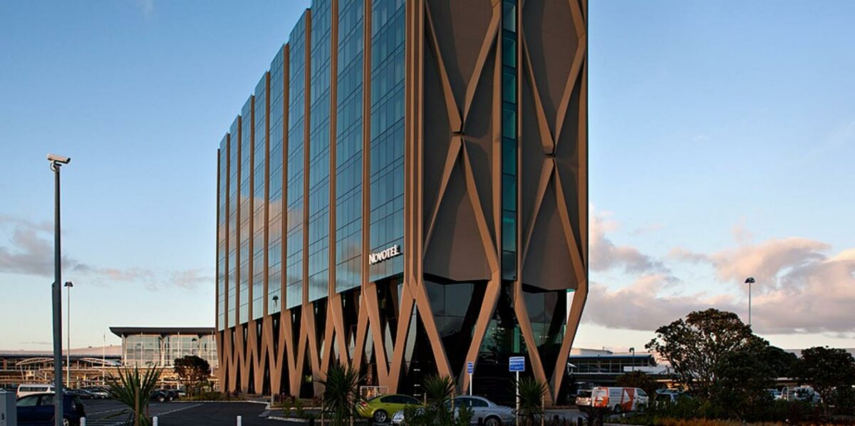Det ligner en almindelig hotelsilo, men det nye Novotel hotel er en indretningshistorie i særklasse. Foto: Sam Eichblatt.