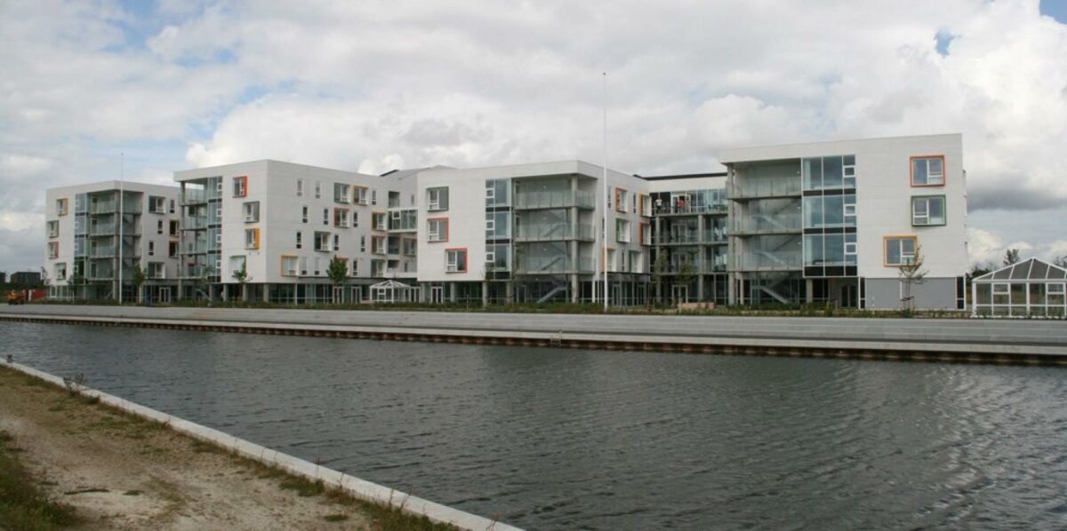 Fuglsang Sø Centret, der er opført af JFP i totalentreprise, er et bud på moderne plejeboliger, og fremtidens plejeboliger skal ikke være standardløsninger, konkluderer ny analyse fra Kuben Management. Foto: Torben Jastram.