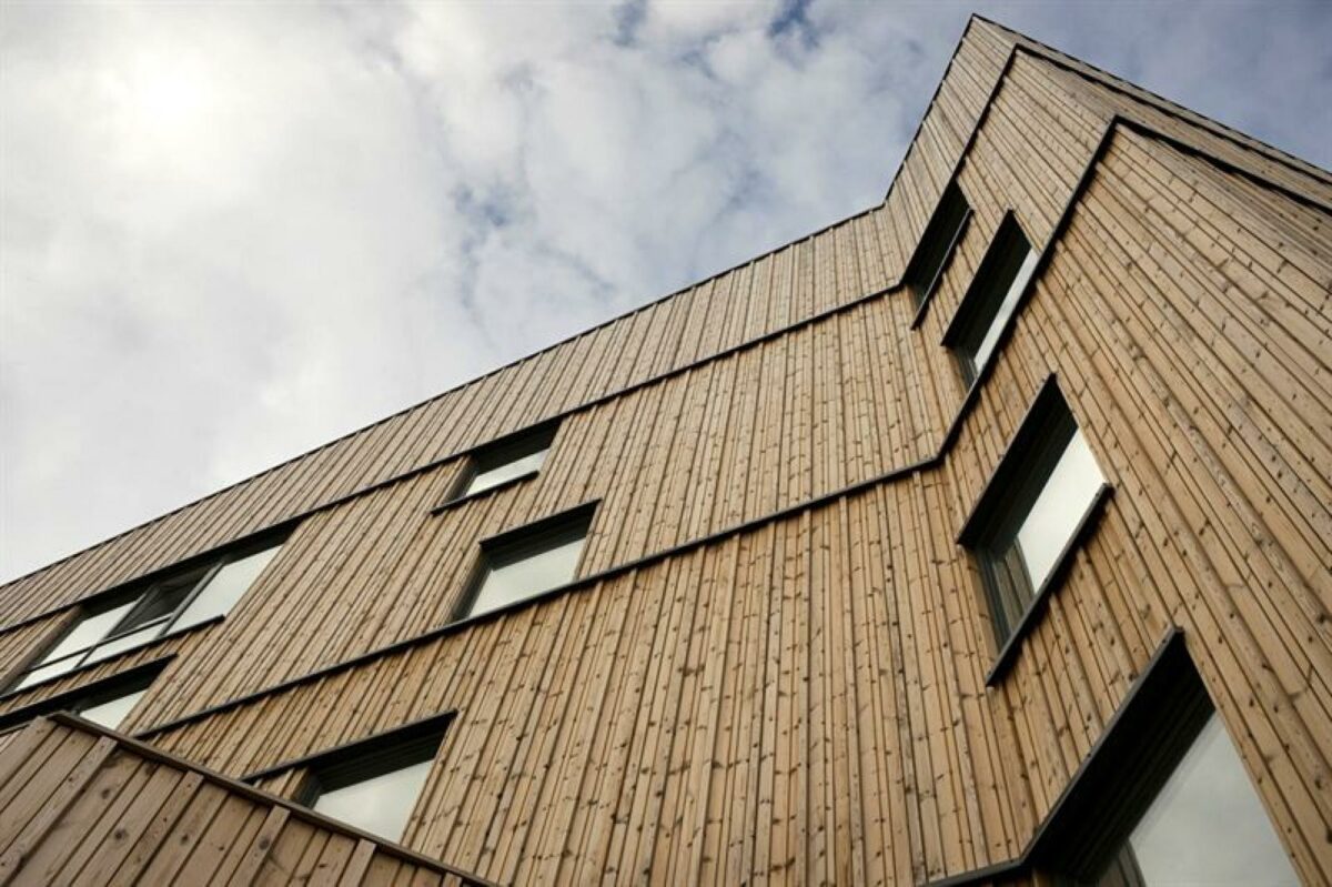 Vannkanten i Stavanger er et af de projekter, Moelven forventer at afslutte i 2015. Moelven har leveret udvendige facade og lofter i det varmebehandlede fyrretræ. Foto: Marie von Krogh/AART Architects.