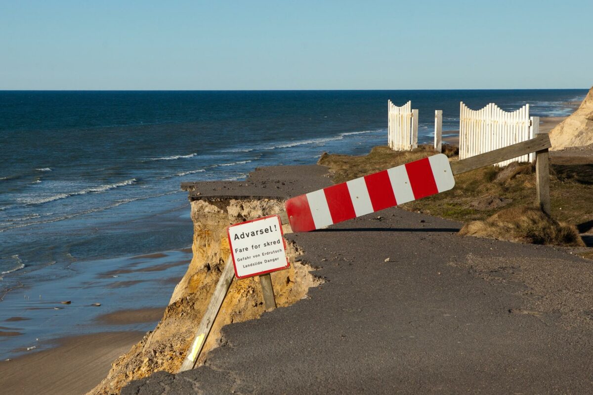 Det vil koste samfundet dyrt, hvis der ikke kystsikres mellem Løkken og Lønstrup, mener nordjysk ingeniør. Foto: Colourbox.