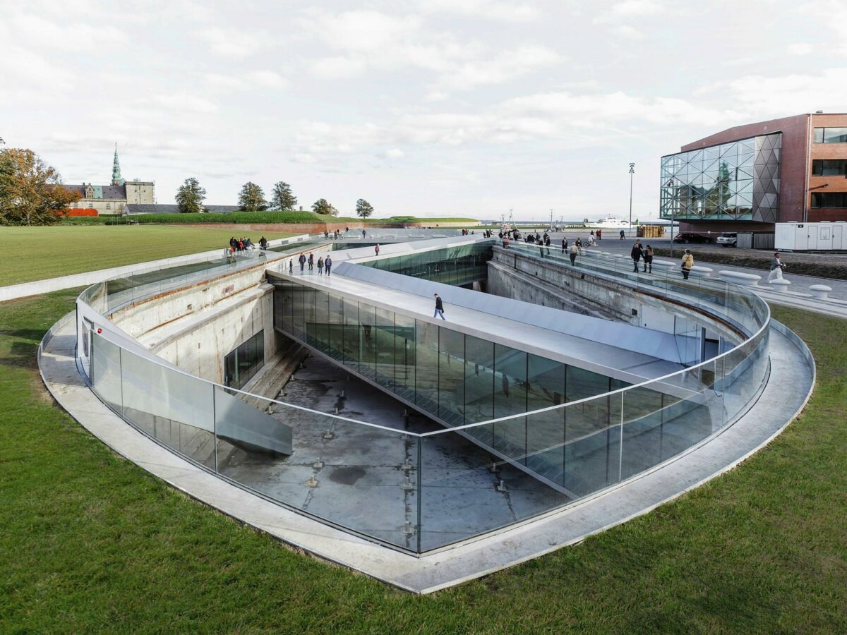 Museet for Søfart i Helsingør er blandt de fem danske projekter, der er gået videre i konkurrencen om Mies van der Rohe-prisen. Visualisering: Rasmus Hjortshøj.