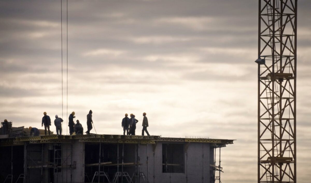 Nyuddannede ingeniører har svært ved at få foden inden for i branchen. Ny undersøgelse fra IDA viser, at 86 procent af jobopslagene efterlyser erfarne ansøgere. Foto: Colourbox.