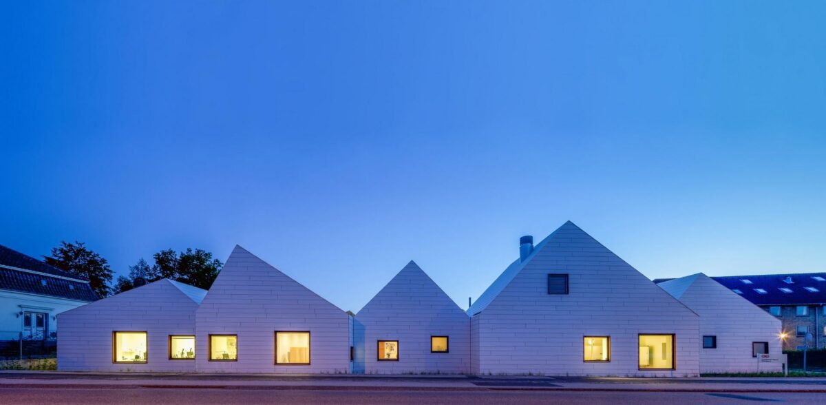 Livsrum er bygget efter et princip om helende arkitektur og sansehaver, og hjemlighed, tryghed og inddragelse af natur og lys har været nøgleord for arkitekterne. Foto: Quintin Lake.