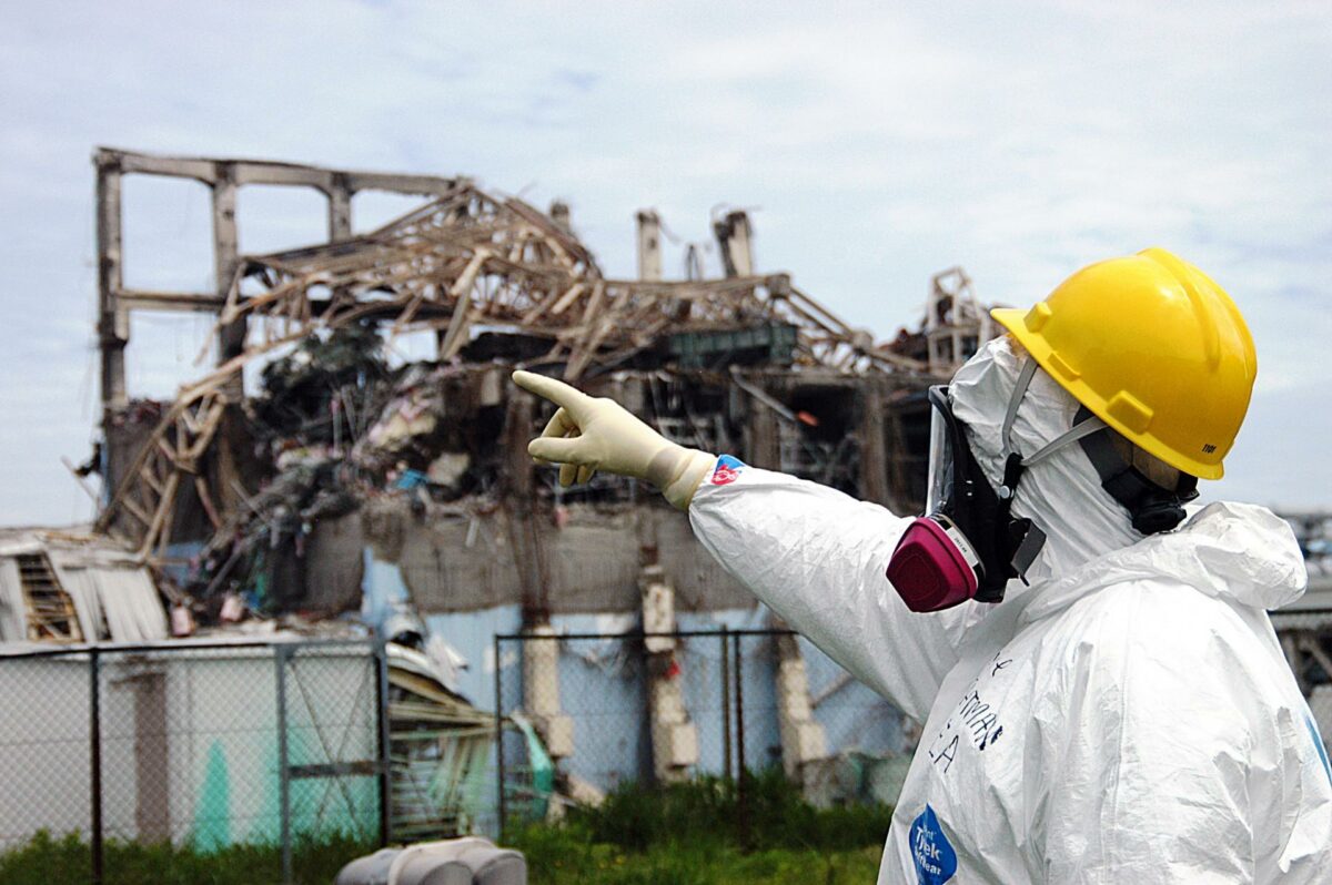 Atomkraftværket ved Fukushima i Japan blev voldsomt ødelagt af en tsunami i 2011. Oprydningen er fortsat i gang. Foto: IAEA Imagebank/flickr/creative commons.