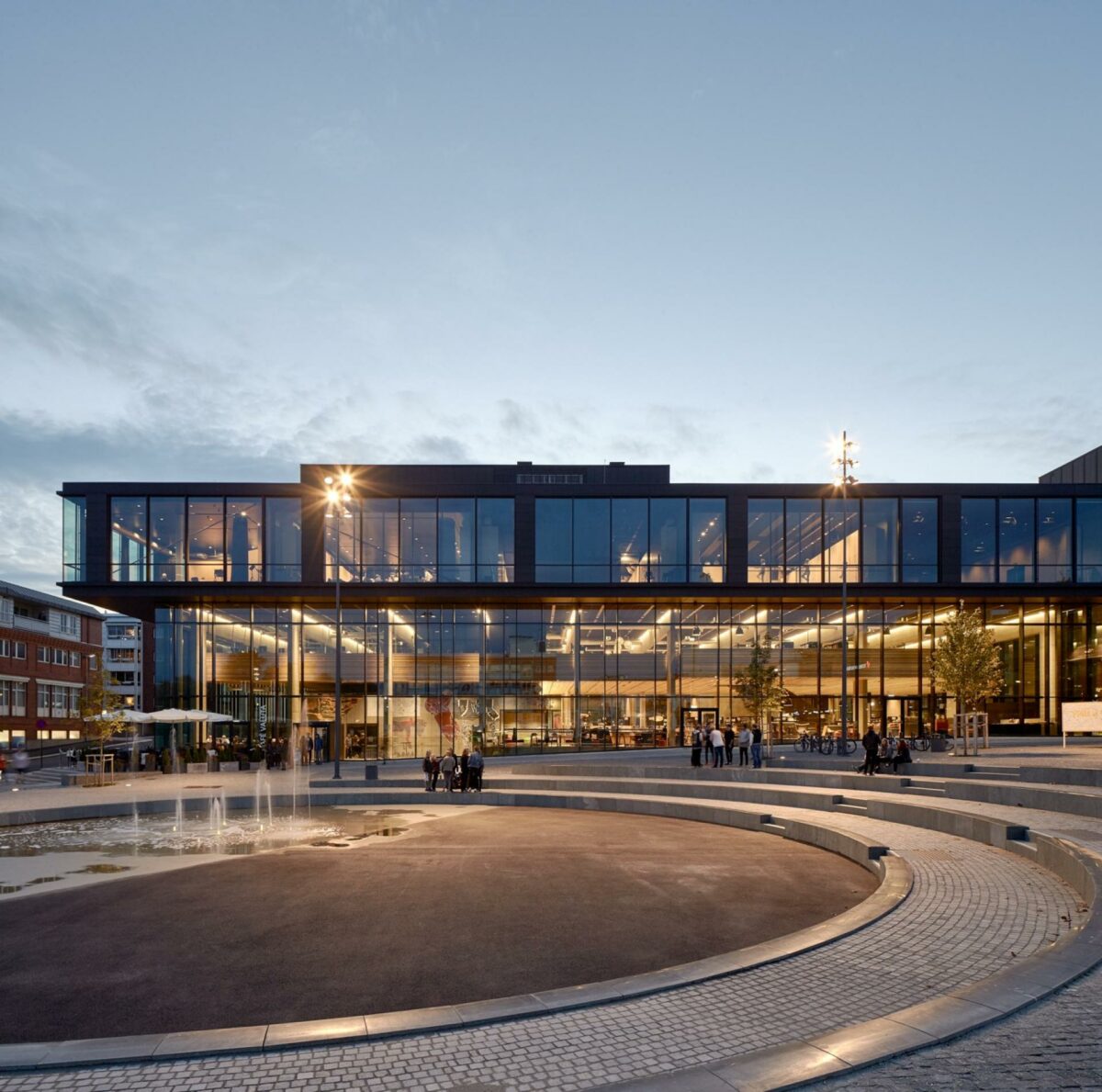 Hamar Kulturhus er blandt de fem nominerede til årets byggeri i Norge. Foto: Mads Frederik.