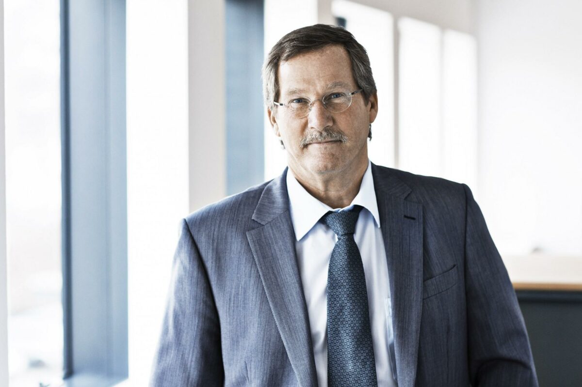 Adm. direktør Torben Biilmann, MT Højgaard, kunne i dag fremvise et årsregnskab for 2014 med et resultat væsentligt bedre end sidste år - men stadig alvorligt handicappet af gamle retssager fra offshoreområdet. Pressefoto.